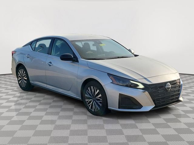 Certified Used 2024 Brilliant Silver Metallic Nissan 2.5 SV image 7