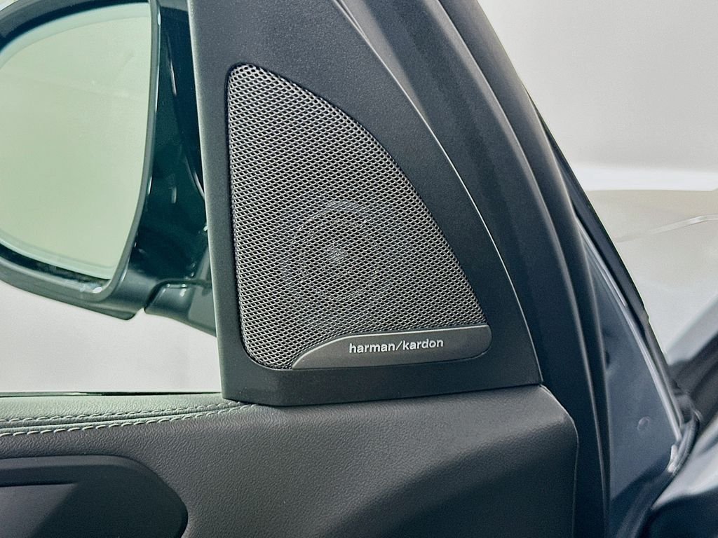 Used 2024 Skyscraper Grey Metallic BMW xDrive40i image 19