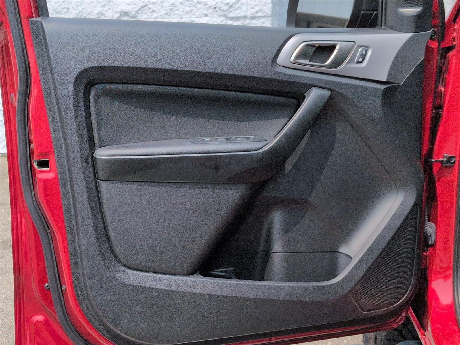 Used 2021 Rapid Red Metallic Tinted Clearcoat Ford XLT image 15