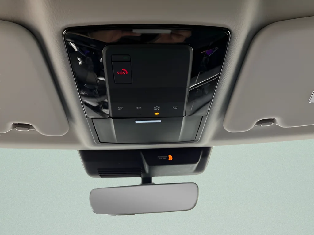 Used 2025 Moonstone Gray Metallic/Black Roof Mitsubishi SE image 8
