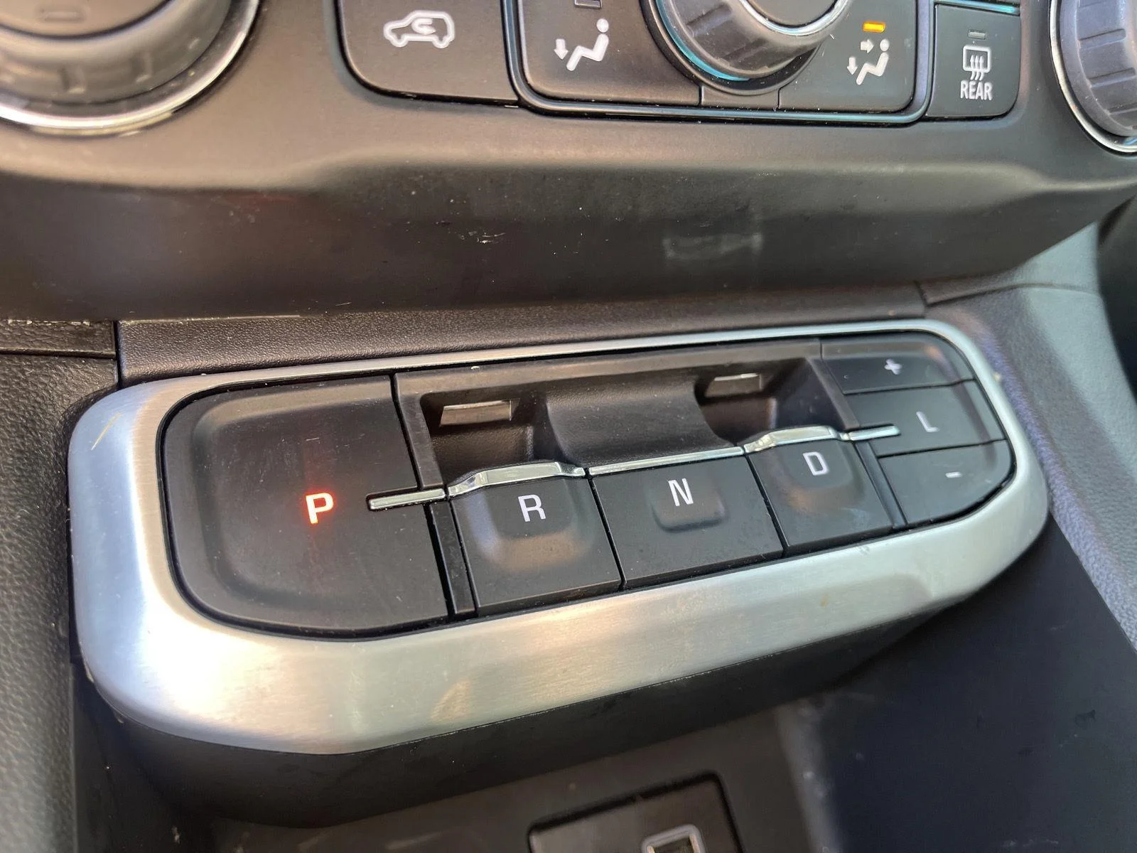Used 2023 Sterling Metallic GMC SLE image 27