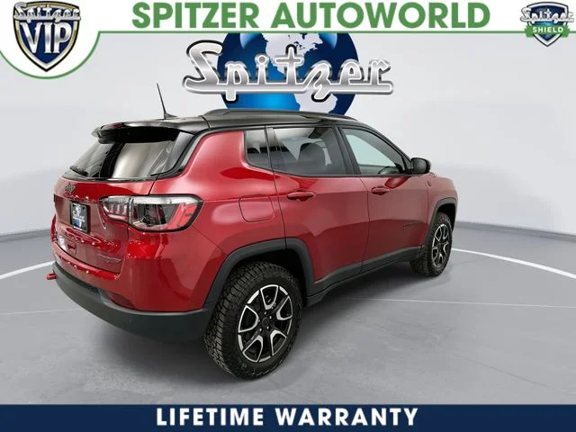 New 2026 Red Hot Pearl-Coat Exterior Paint Jeep Trailhawk image 9