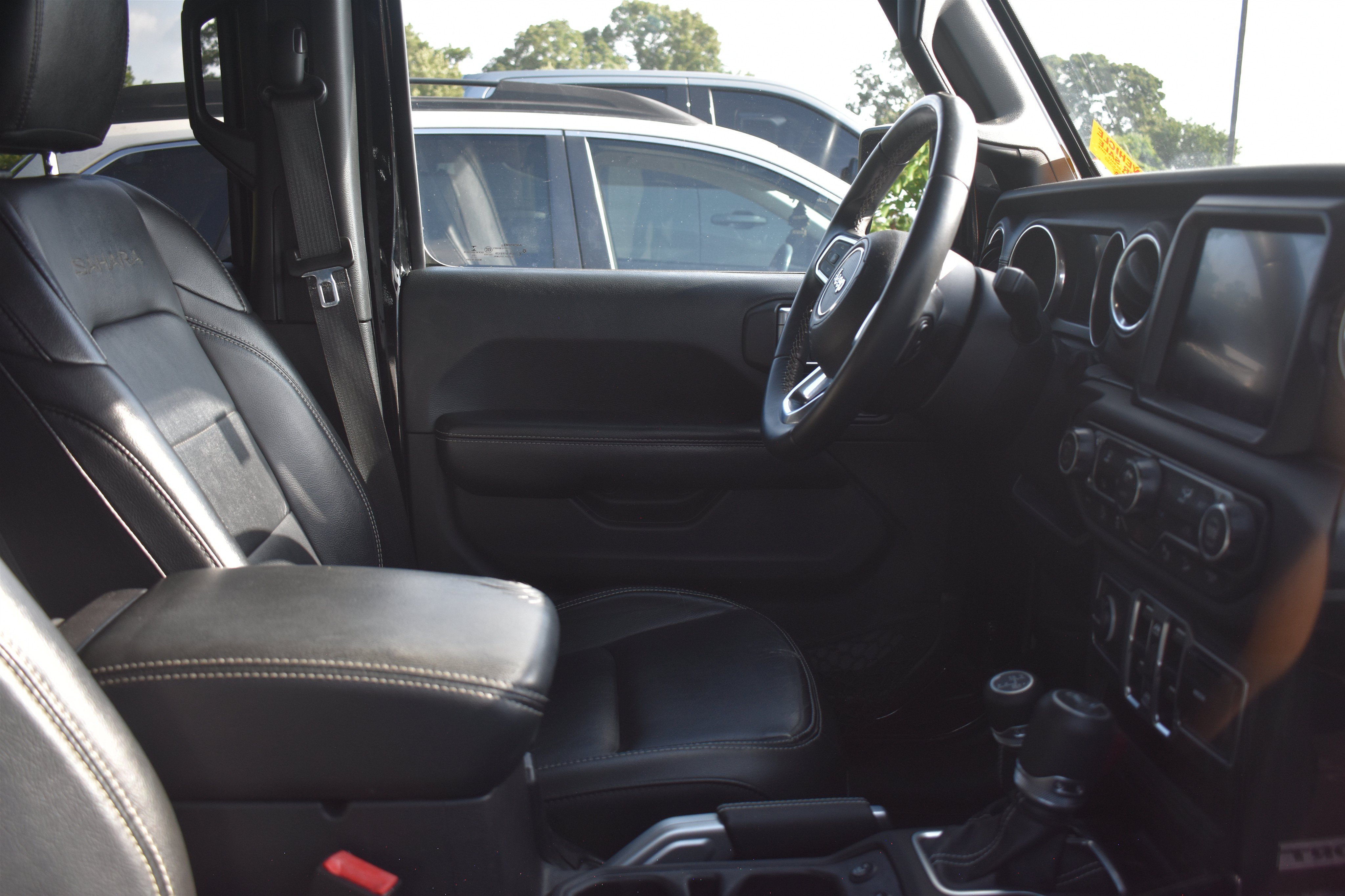 Used 2018 Black Clearcoat Jeep Sahara image 4