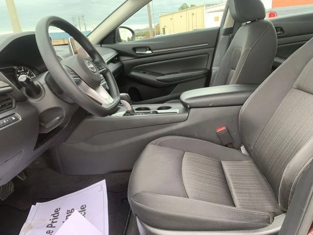 Used 2025  Nissan 2.5 SV image 23