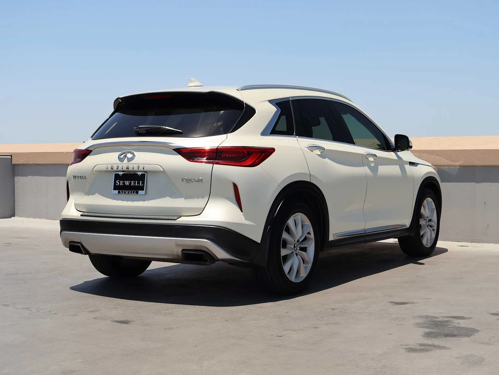 Used 2019 Majestic White INFINITI ESSENTIAL image 7