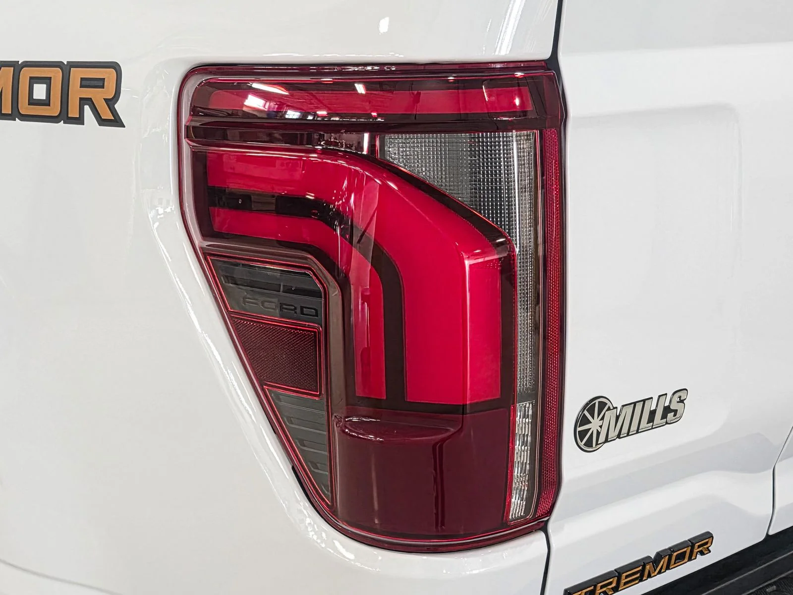 New 2025 Oxford White Ford Tremor® image 15
