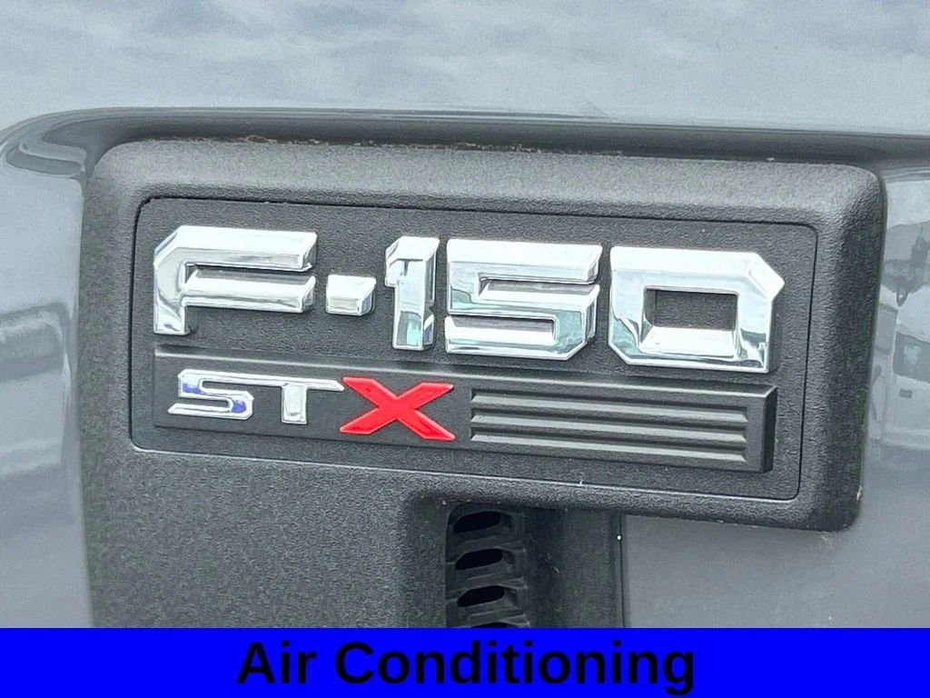 Used 2021  Ford XL image 5
