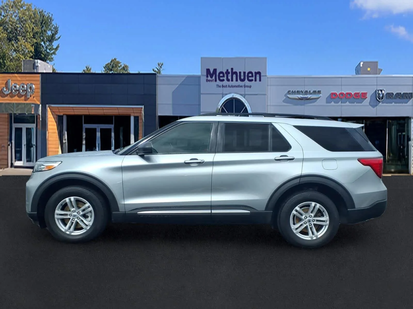 Used 2023 Iconic Silver Ford XLT image 9