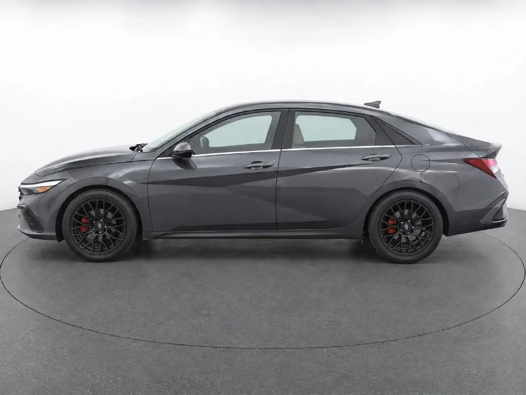 Used 2025 Gray Hyundai SEL Sport image 7