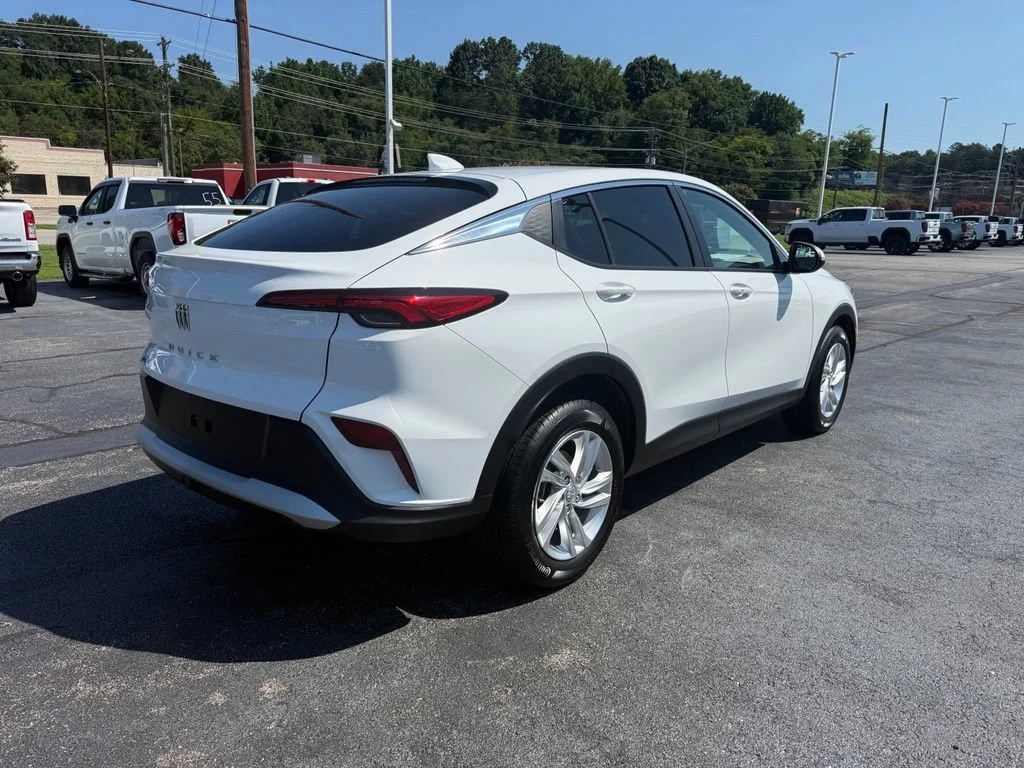 Used 2024 Summit White Buick Preferred image 8