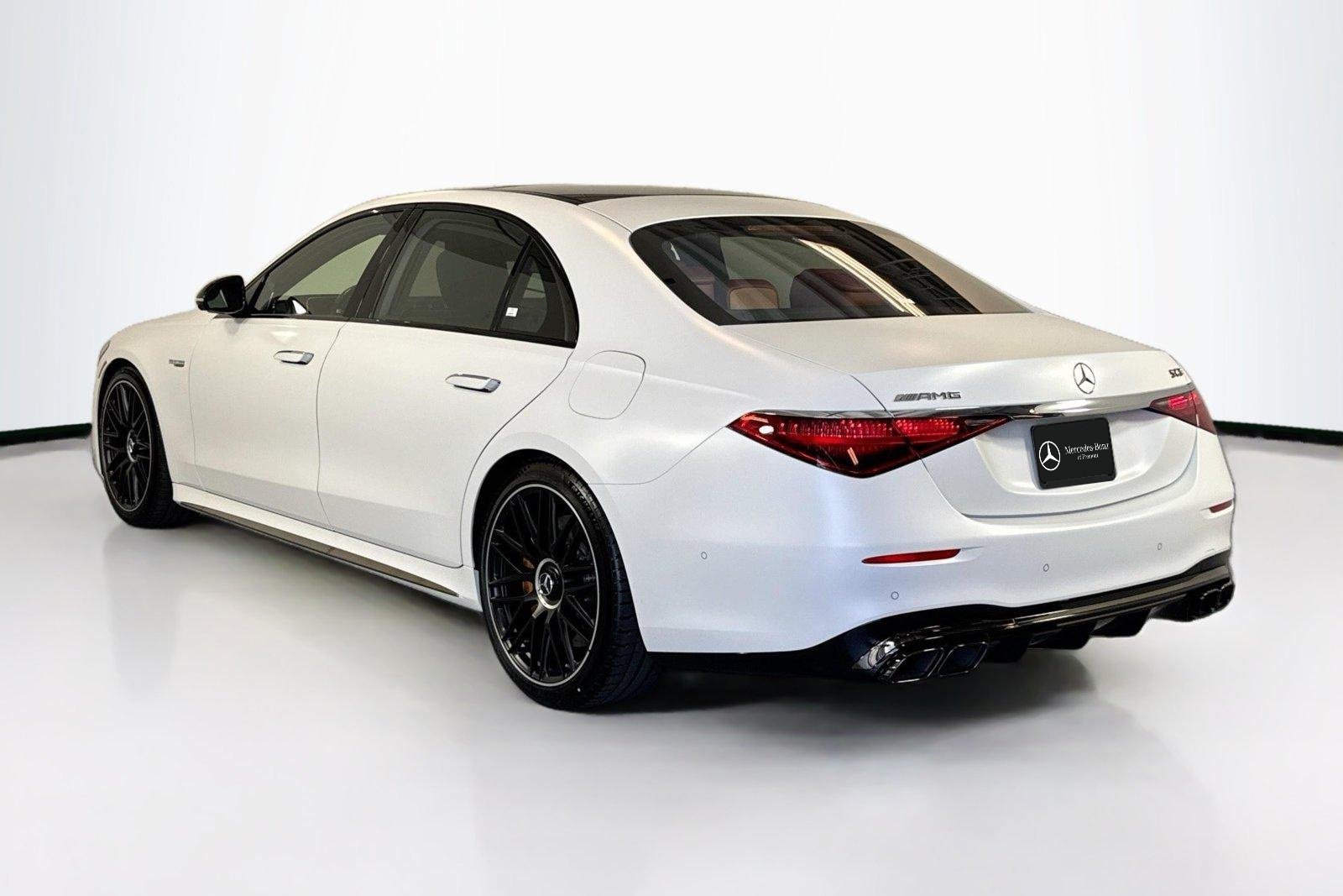 New 2026 Manufaktur Moonlight White Magno Mercedes-Benz AMG® S 63 E image 7