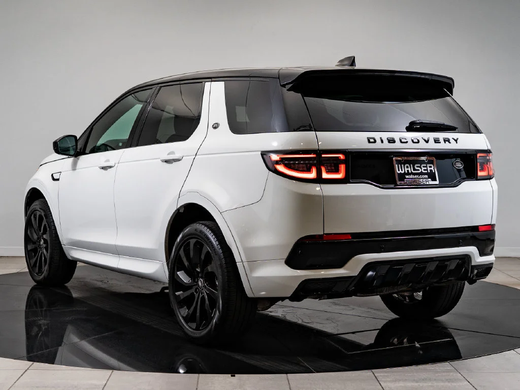 Used 2023 Fuji White Land Rover SE R-Dynamic image 6