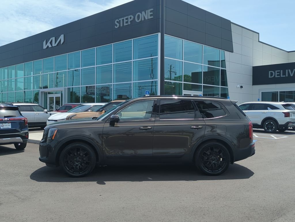 Used 2021 Green Kia EX image 4