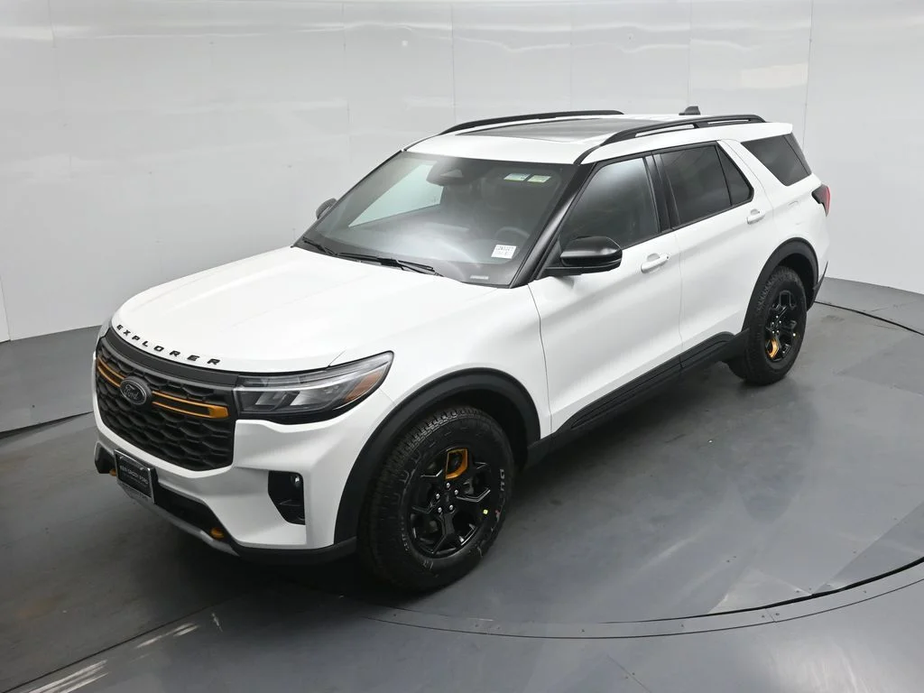 New 2026 Star White Metallic Tri-Coat Ford Tremor image 37