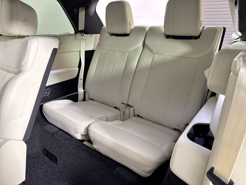 New 2026 OSTUNI PRL WHT Land Rover SE LWB image 21