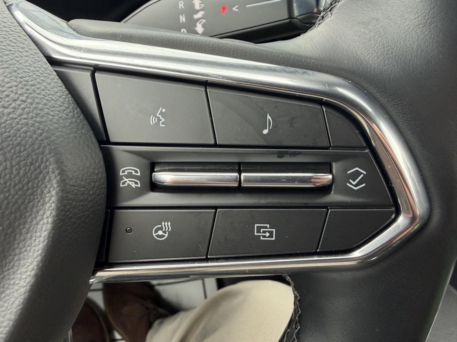 Used 2025 Mosaic Black Metallic Chevrolet LT image 15