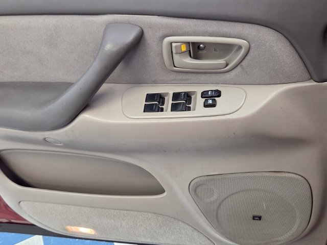 Used 2006  Toyota Limited image 27