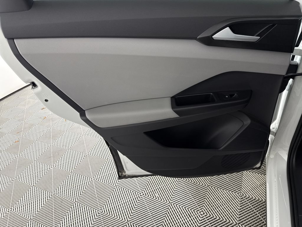 2023 Volkswagen Taos SE - Photo 11