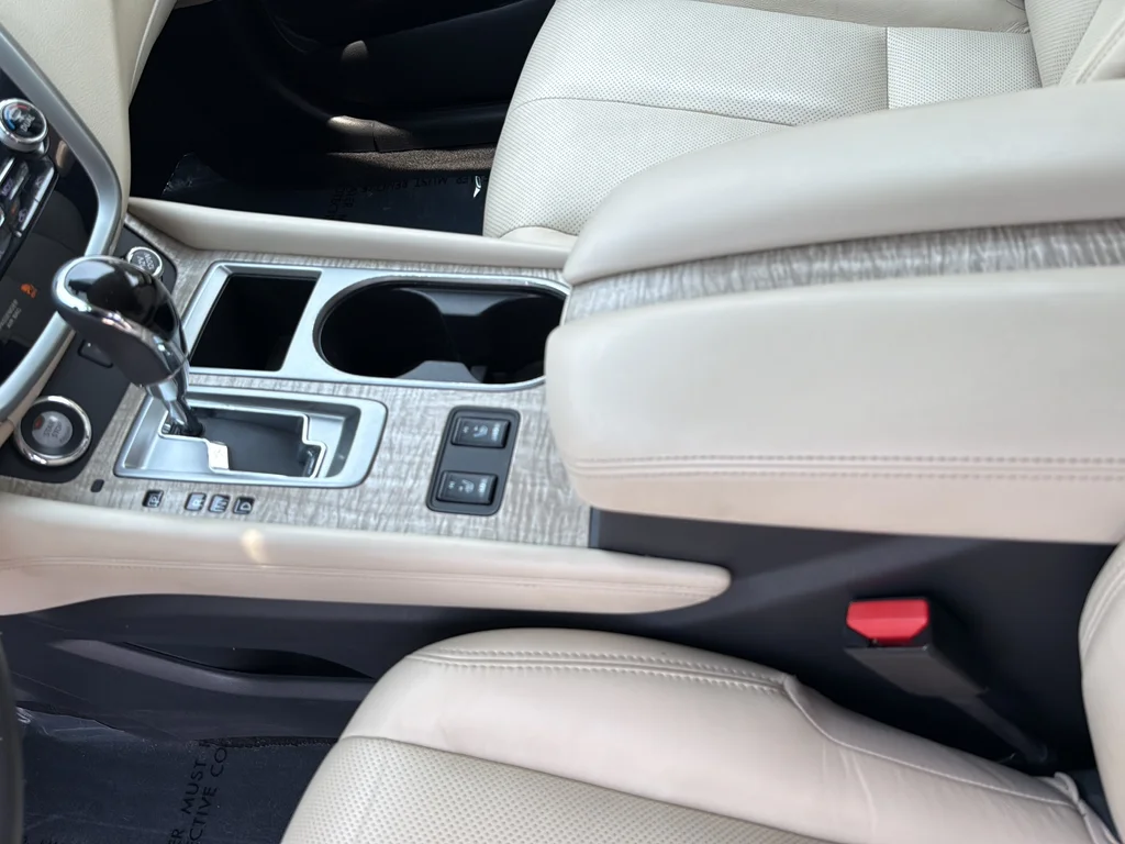 Used 2021 White Nissan SL image 20