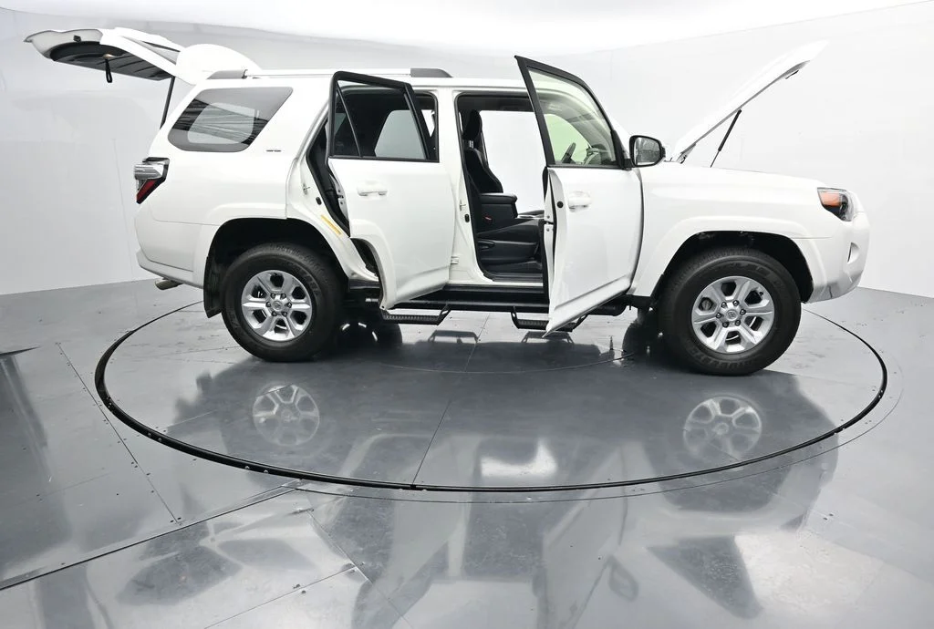 Used 2023 White Toyota SR5 image 37