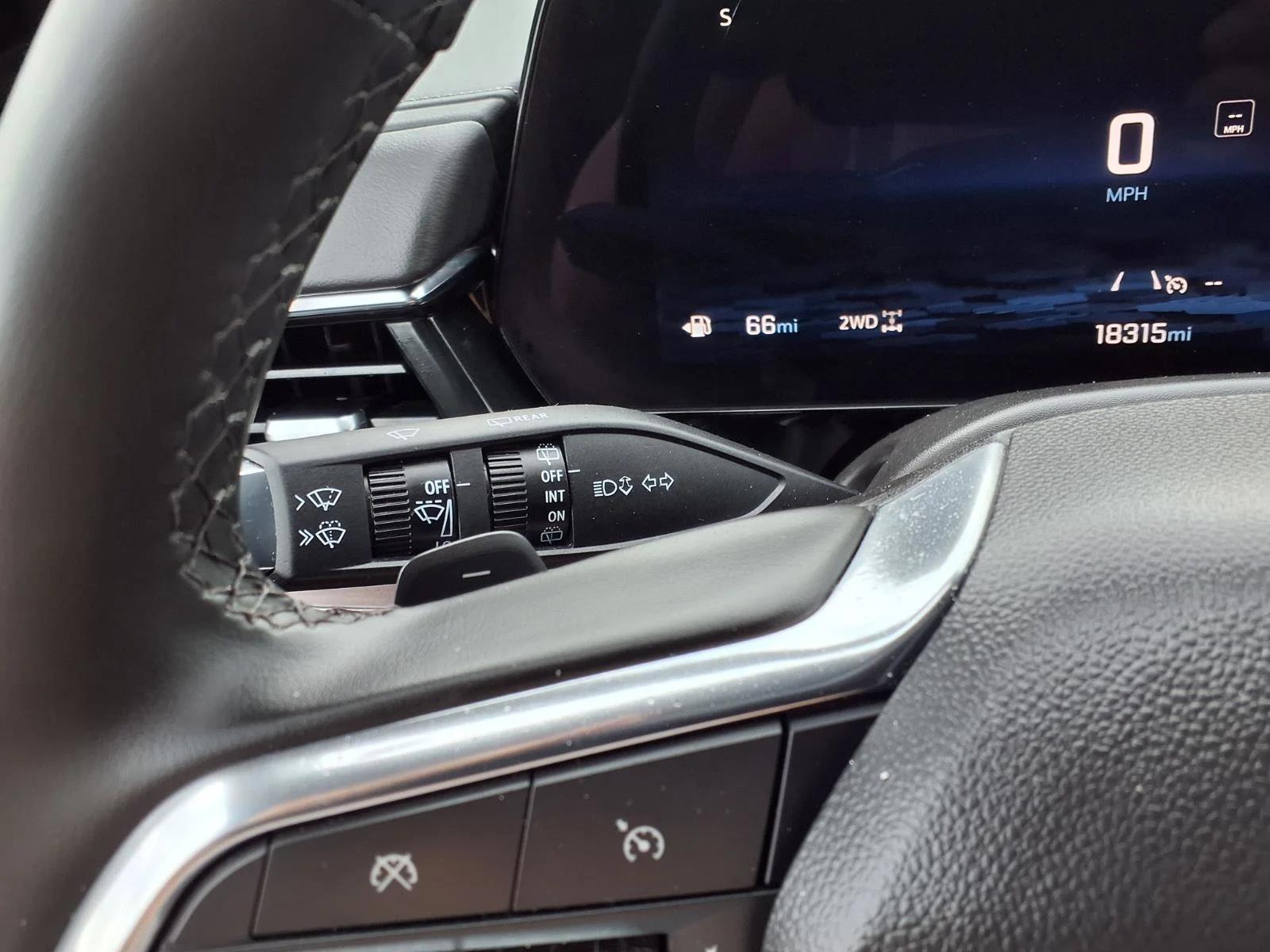 Used 2025 Summit White Chevrolet LT image 13