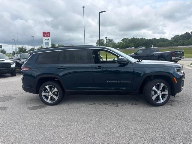New 2026 Fathom Blue Pearl-Coat Exterior Paint Jeep Limited image 11