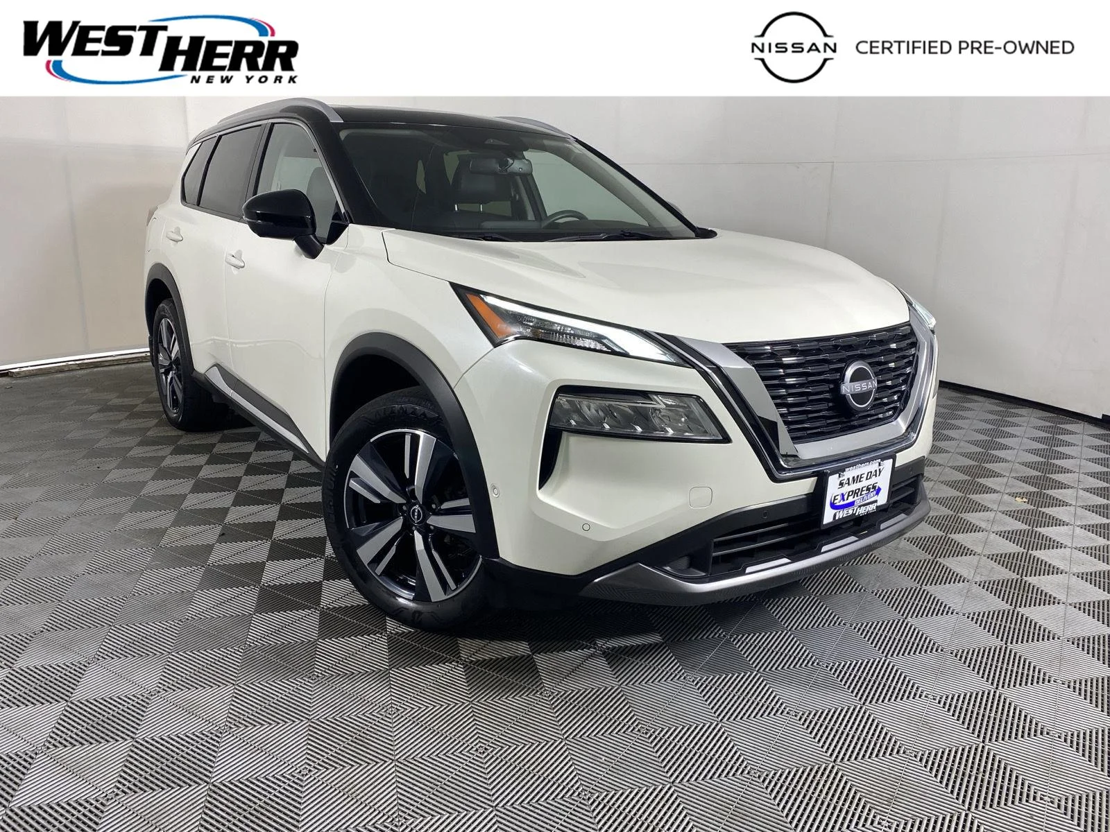 Certified Used 2023 Pearl White Tricoat/Super Black Nissan SL image 1