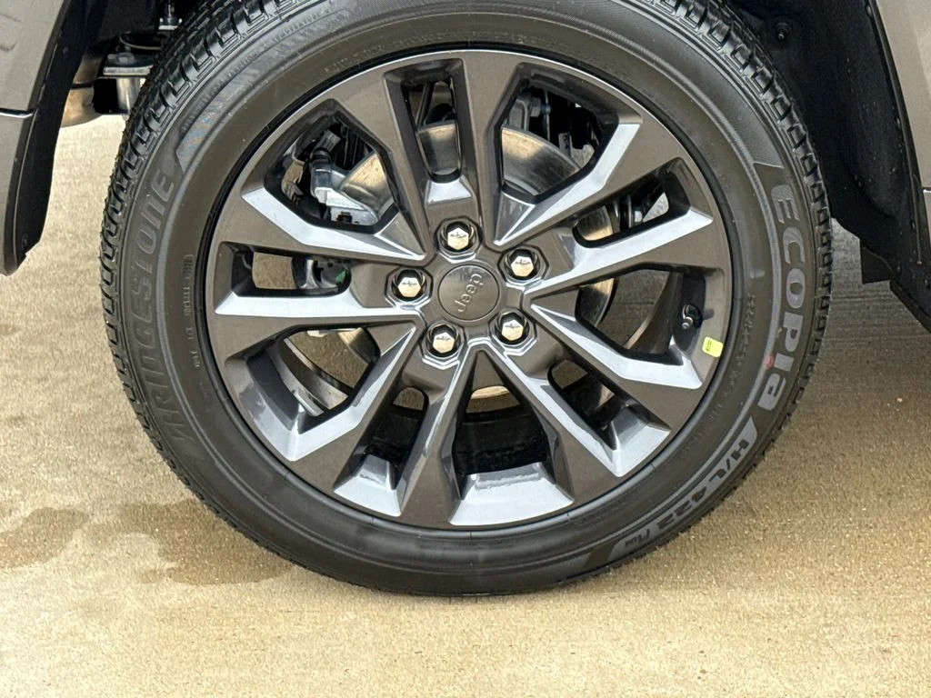 New 2026 Baltic Gray Metallic Clear-Coat Exterior Paint Jeep Limited Reserve image 9