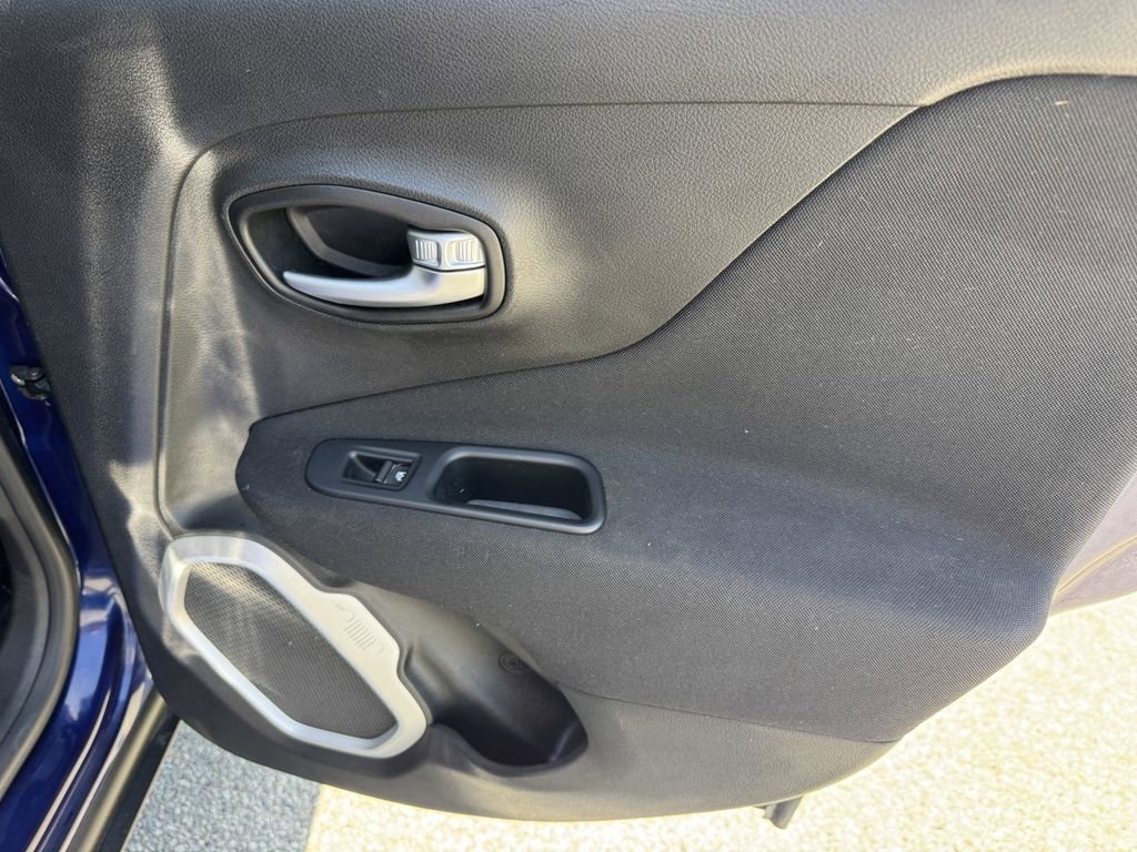 Certified Used 2019 Jetset Blue Clearcoat Jeep Latitude image 11