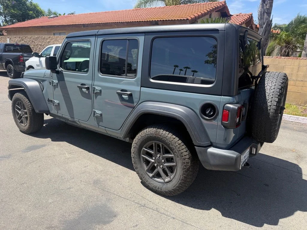 Used 2024 Gray Jeep Sport S image 9