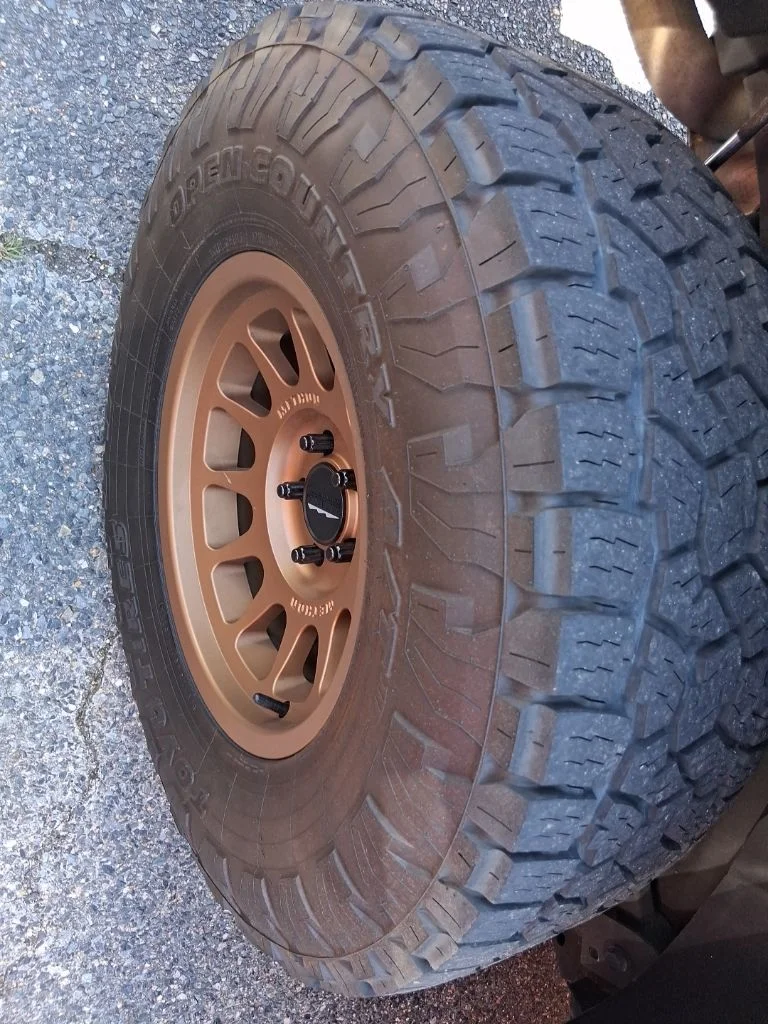 Used 2018 Red Jeep Unlimited Sahara image 9