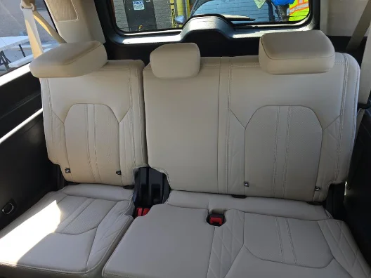 Used 2023 White Metallic Ford Platinum image 14