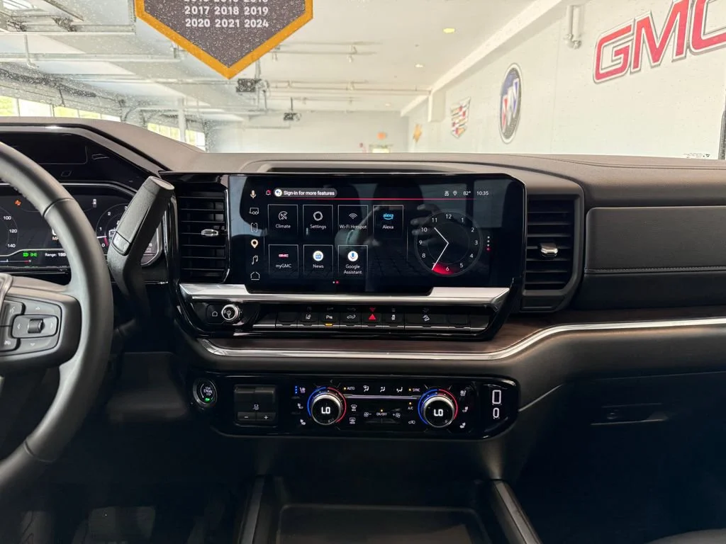 2025 GMC Sierra 2500HD SLT - Photo 19