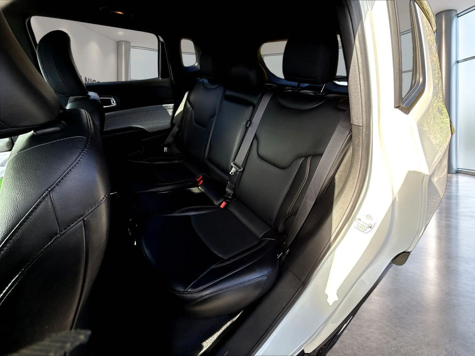 Used 2023 Bright White Clearcoat Jeep Latitude Lux image 24