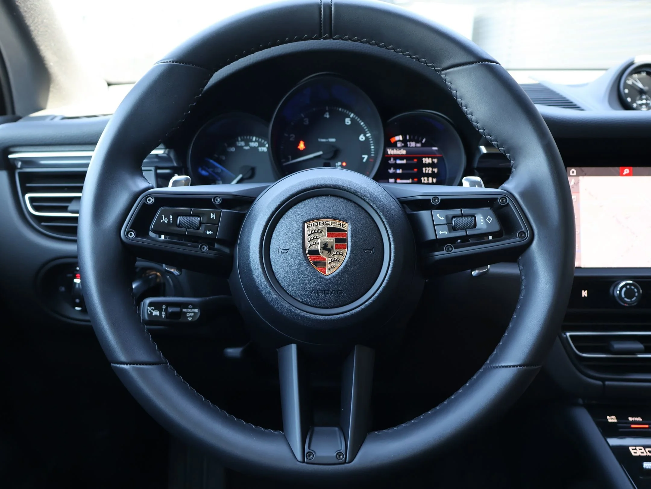 2026 Porsche Macan - Photo 15