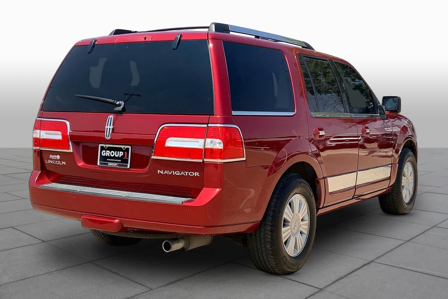 Used 2013 Ruby Red Metallic Tinted Clearcoat Lincoln  image 12