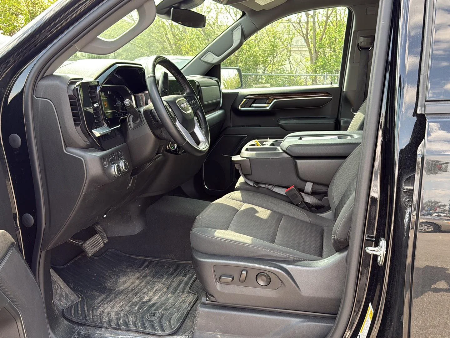 Used 2023 Onyx Black GMC Elevation image 9