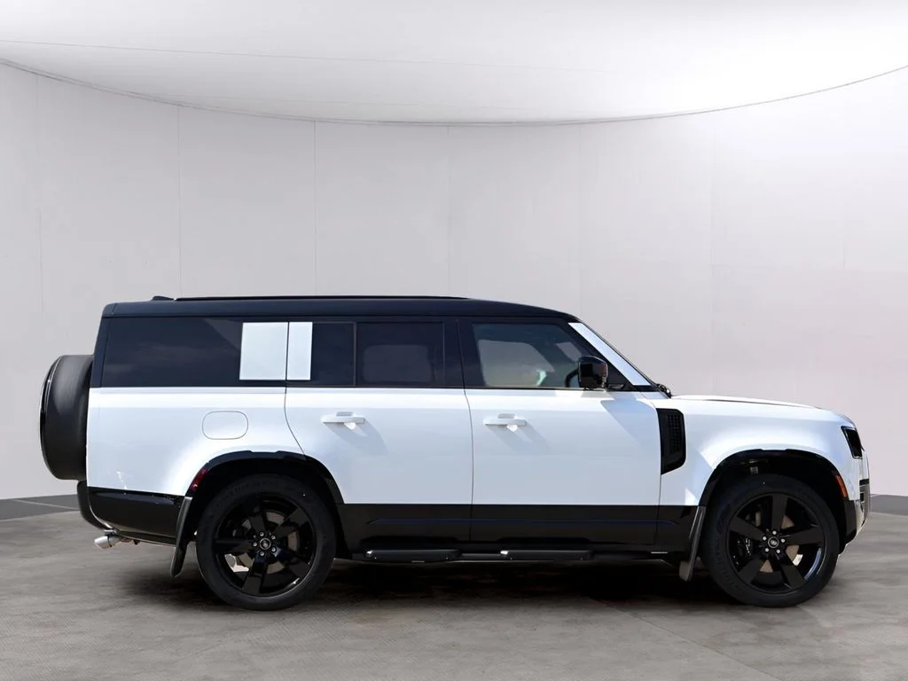New 2025 Fuji White Land Rover V8 image 4