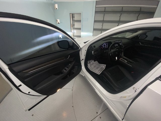 Used 2019 White Honda Touring 2.0T image 11