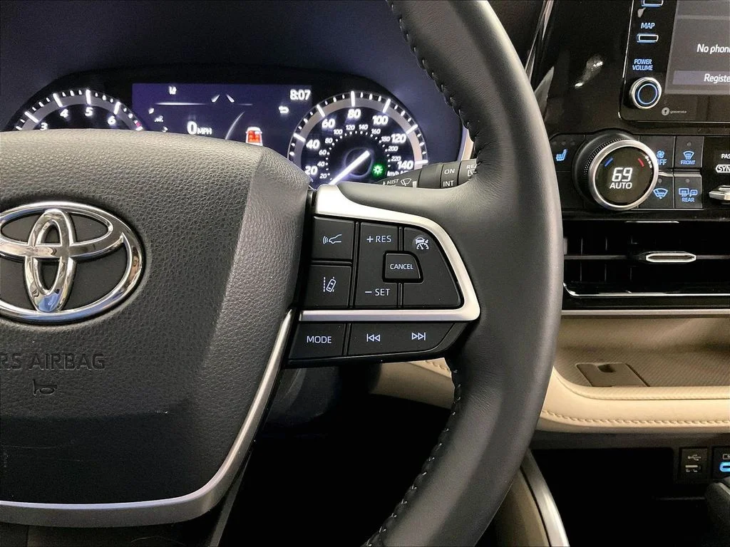 Used 2022 Gray Toyota XLE image 23