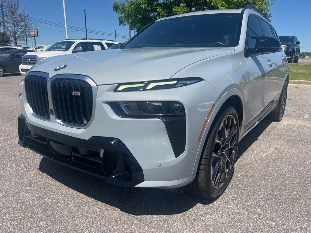 2023 BMW X7 M60i's photo