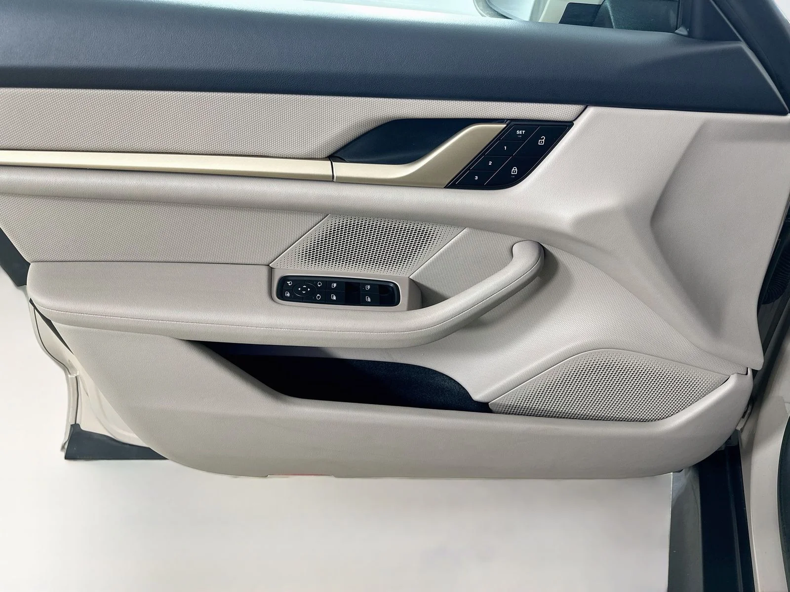 2023 Porsche Taycan Base - Photo 15