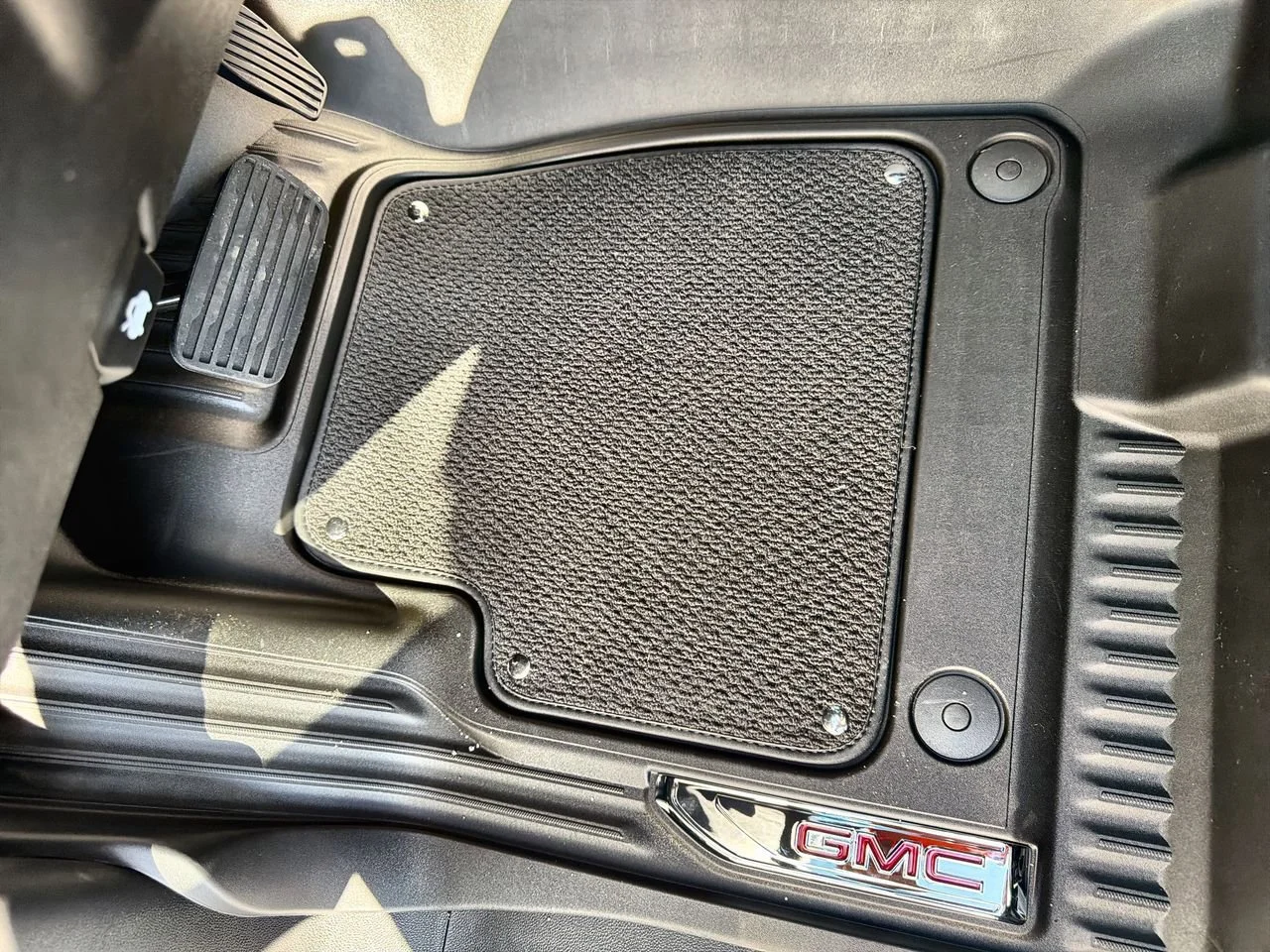 New 2026 Titanium Rush Metallic GMC AT4X image 30
