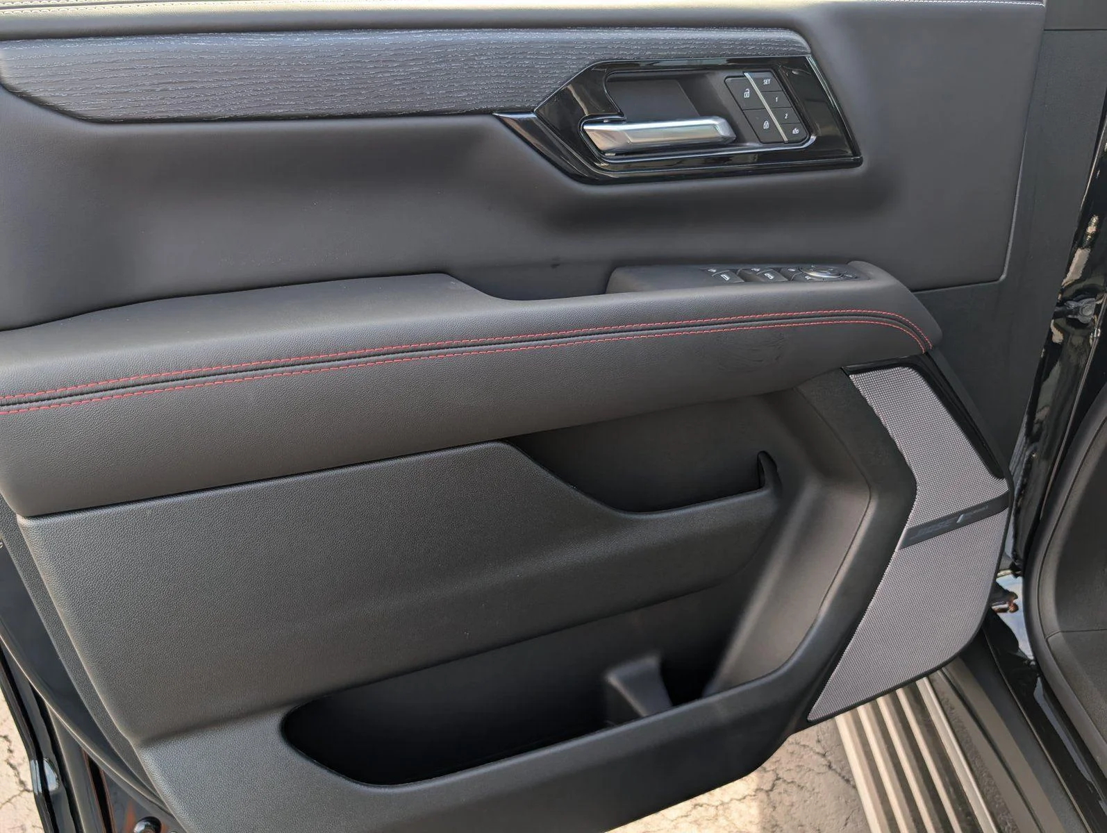 New 2026 Onyx Black GMC AT4 Ultimate image 17
