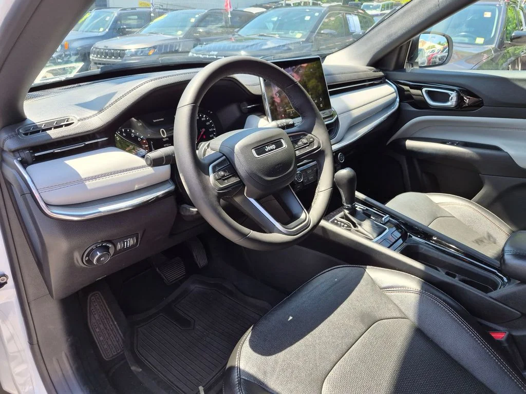 Used 2023 White Jeep Limited image 12