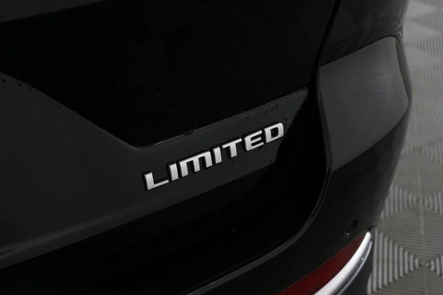 New 2026 Diamond Black Crystal Pearl-Coat Exterior Paint Jeep Limited image 27