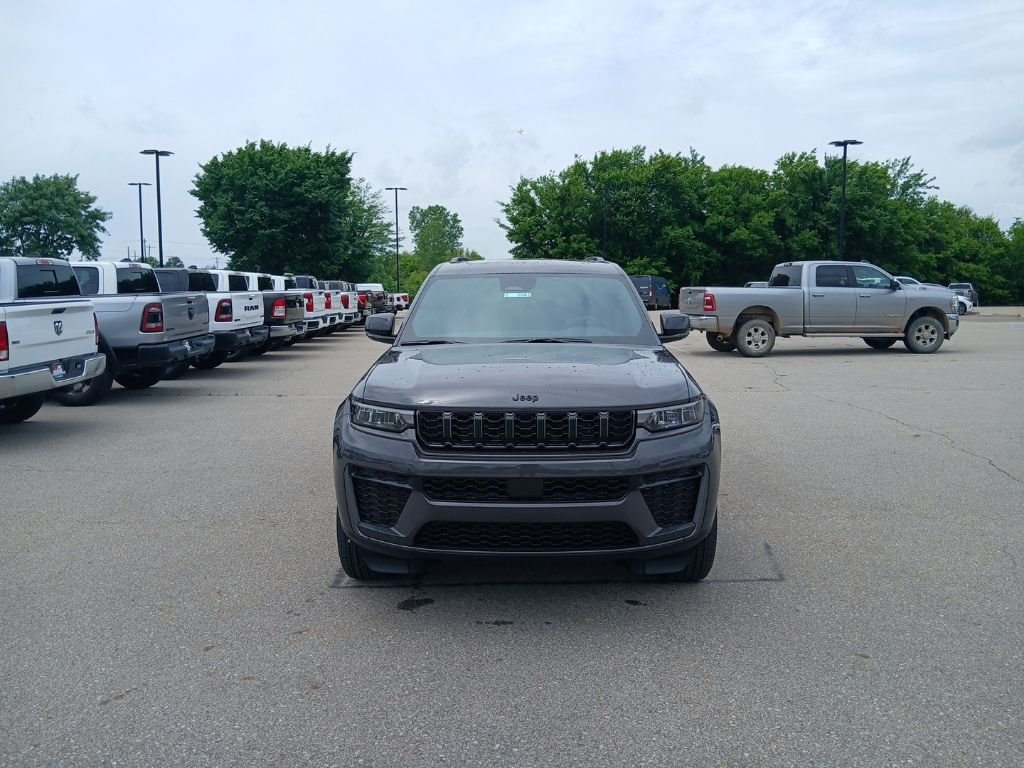 New 2026 Baltic Gray Metallic Clear-Coat Exterior Paint Jeep Laredo image 3