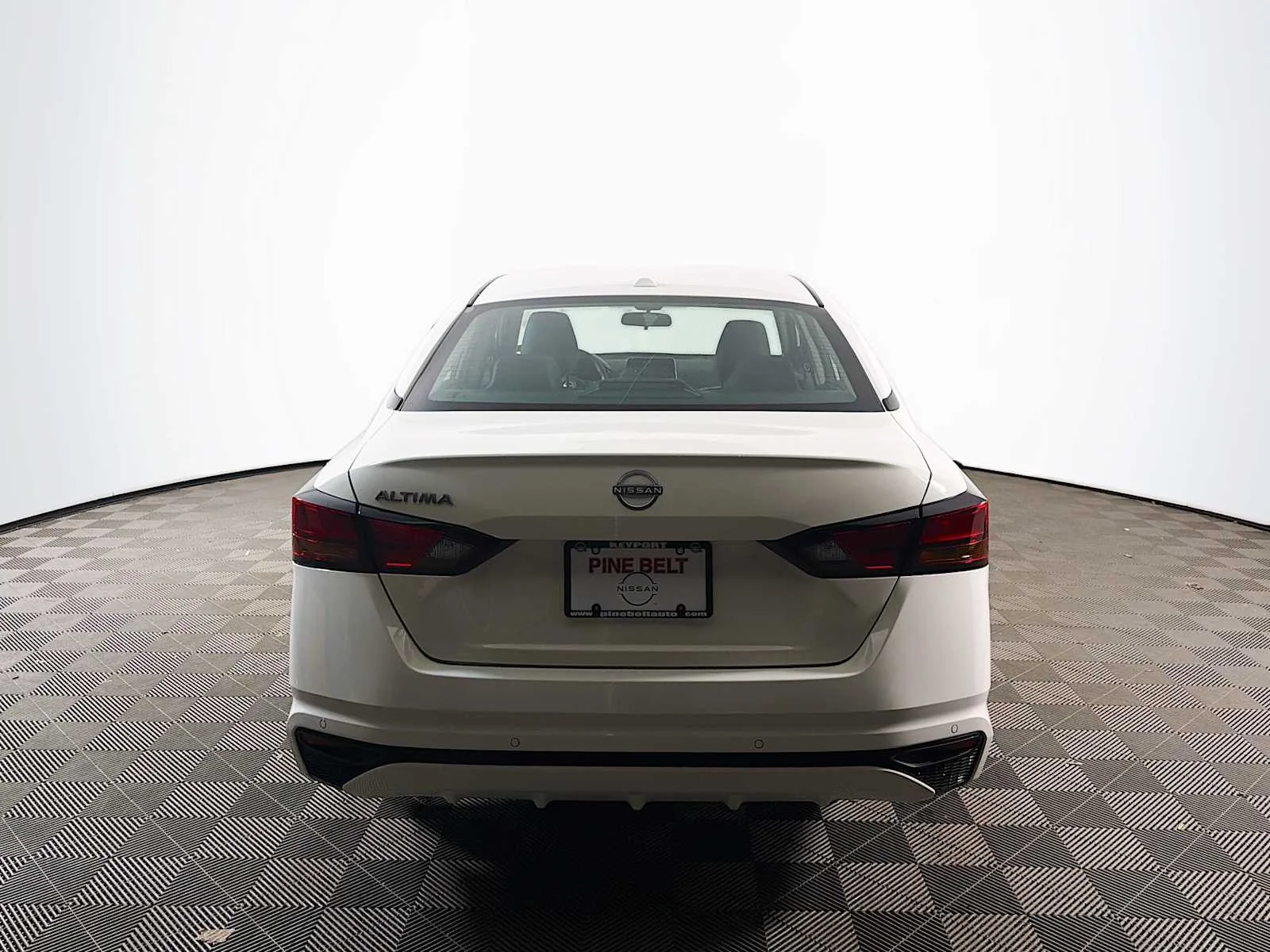 Certified Used 2025 Glacier White Nissan S image 5