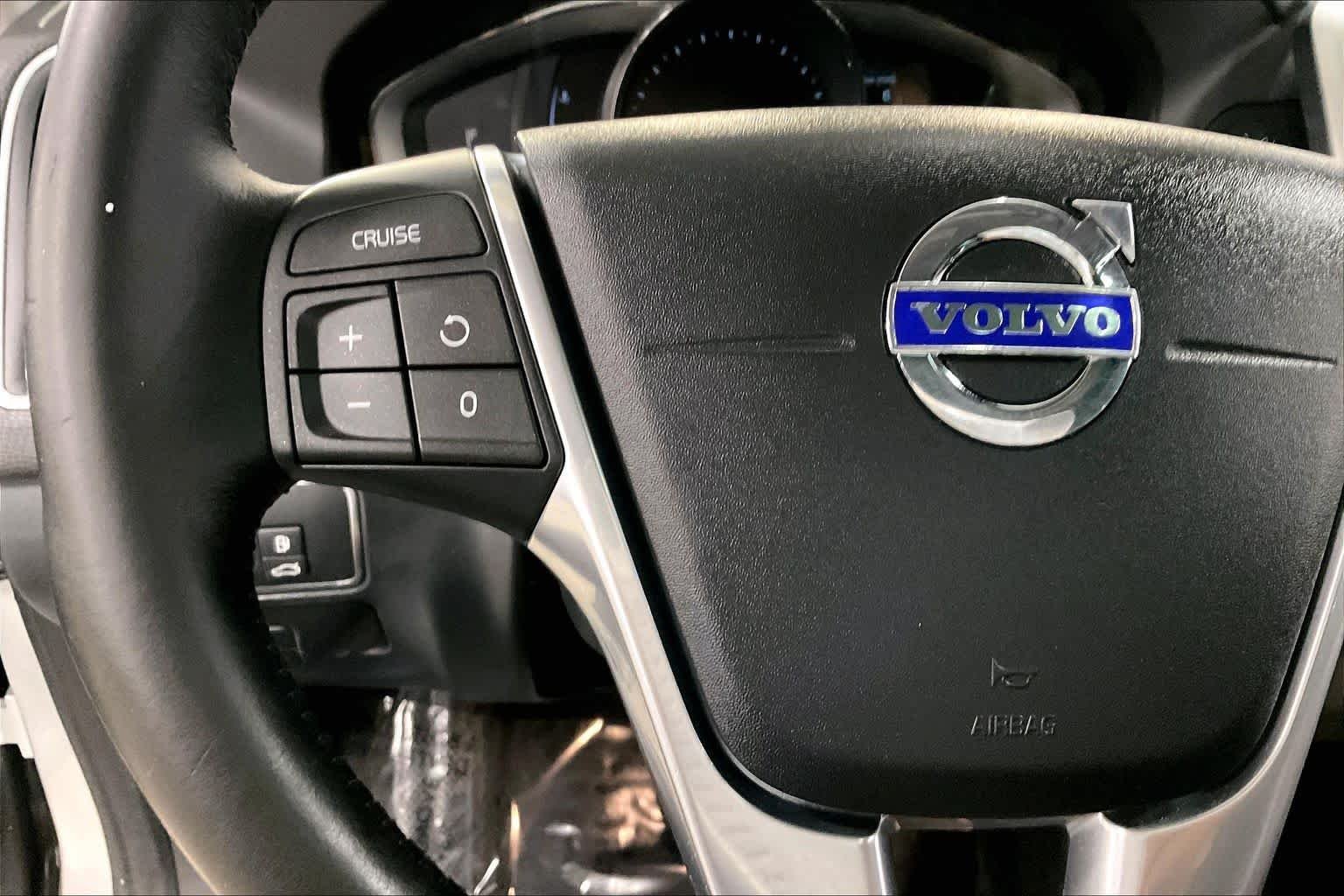 Used 2016 Bright Silver Metallic Volvo T5 Premier image 24
