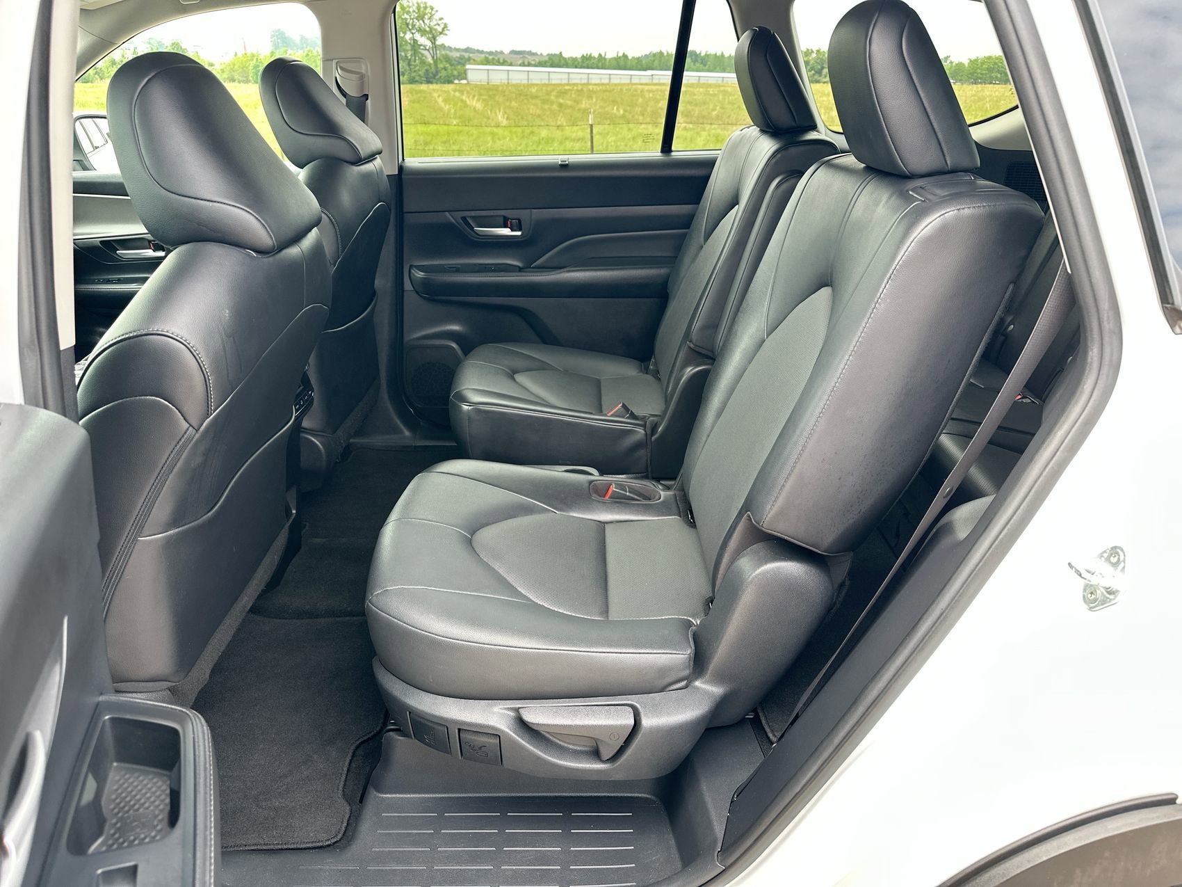 Used 2024 Wind Chill Pearl Toyota XLE image 21